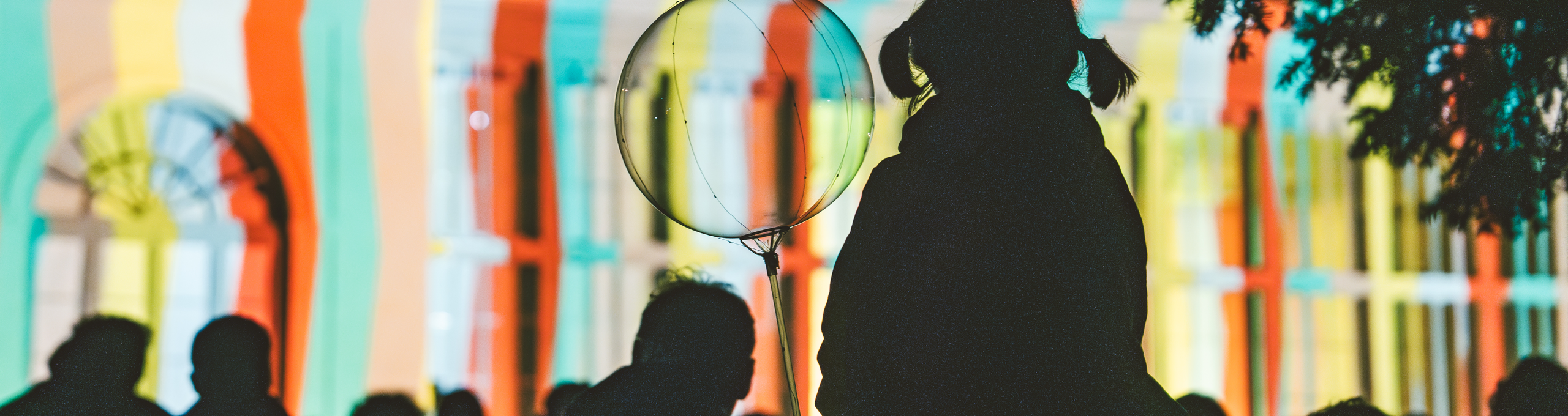 Lichtprojektion und Spiegelung aus „Liminal“ von Ochoresotto